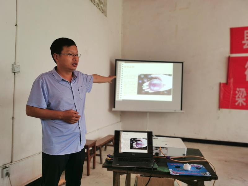 202209.16曩宋乡大水平百香果种植及病虫害防治培训 (2)