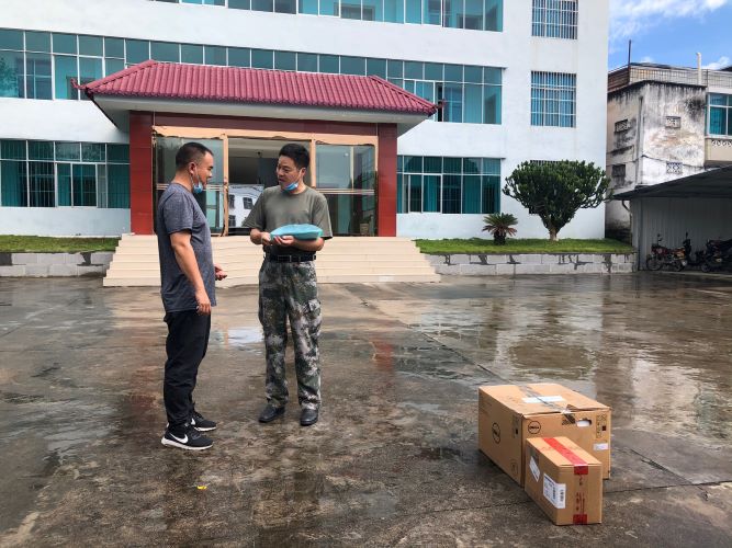 网站到梁河县武装部送物资